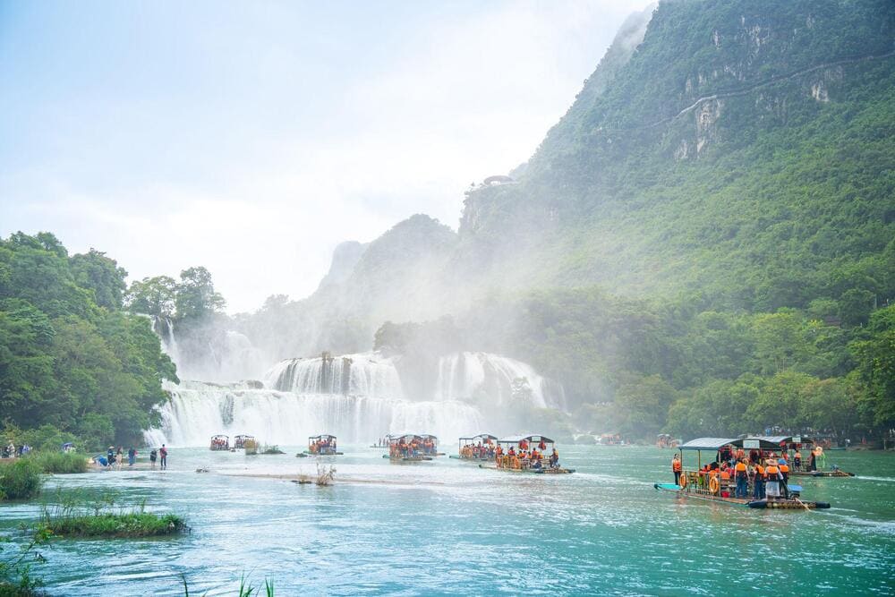 Ban Gioc is the largest waterfall in Southeast Asia and the fourth largest located on an international border (Source: Freepik)